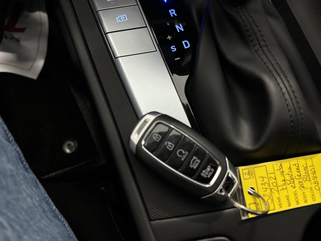 HYUNDAI ELANTRA 2021 - Image 24