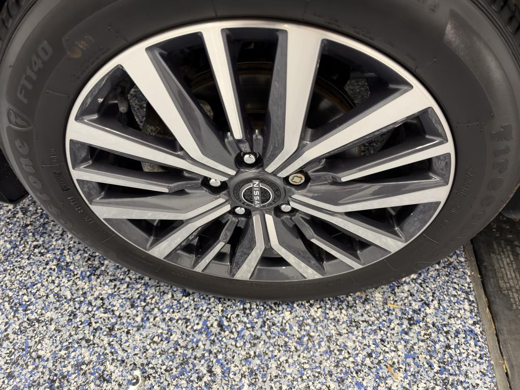 2024 NISSAN KICKS