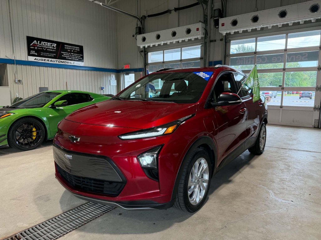 Red (Teinte rouge cerise) 2022 Chevrolet Bolt EUV Hatchback Front-Wheel Drive Automatic