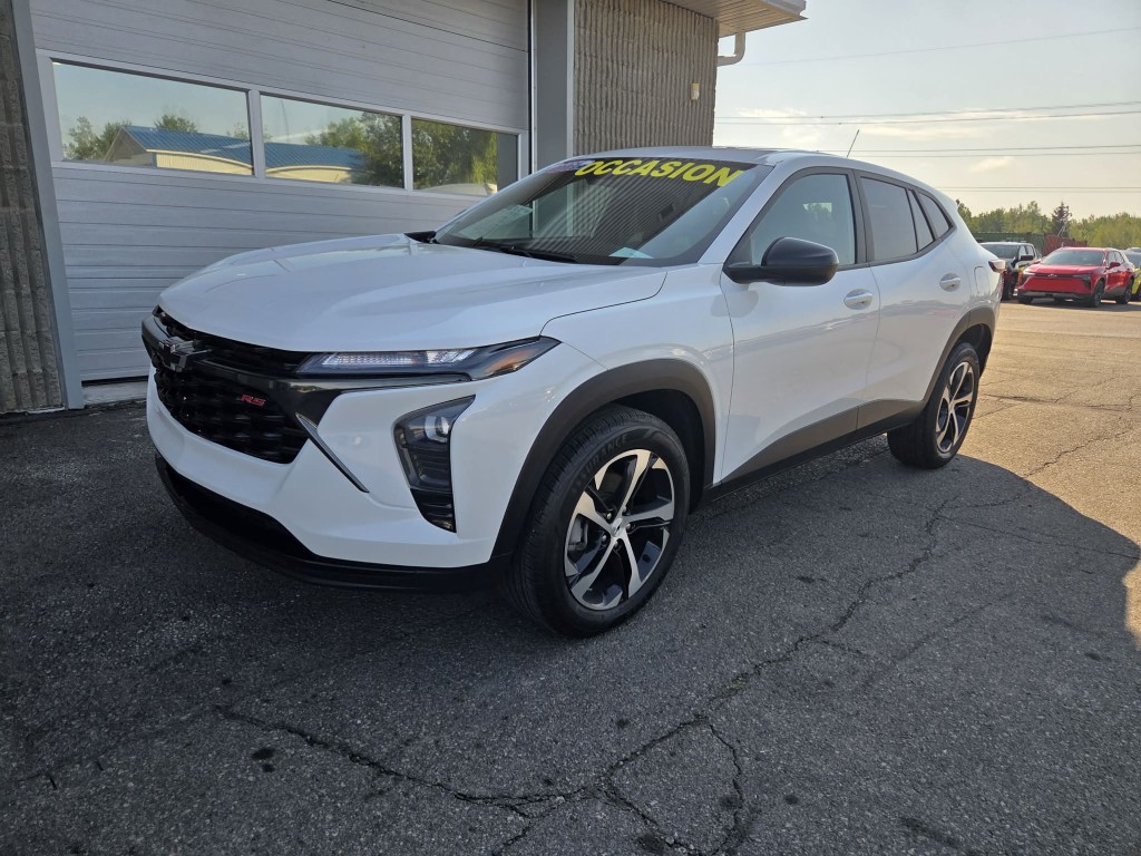 White (Blanc sommet) 2024 Chevrolet Trax SUV / Crossover Front-Wheel Drive Automatic