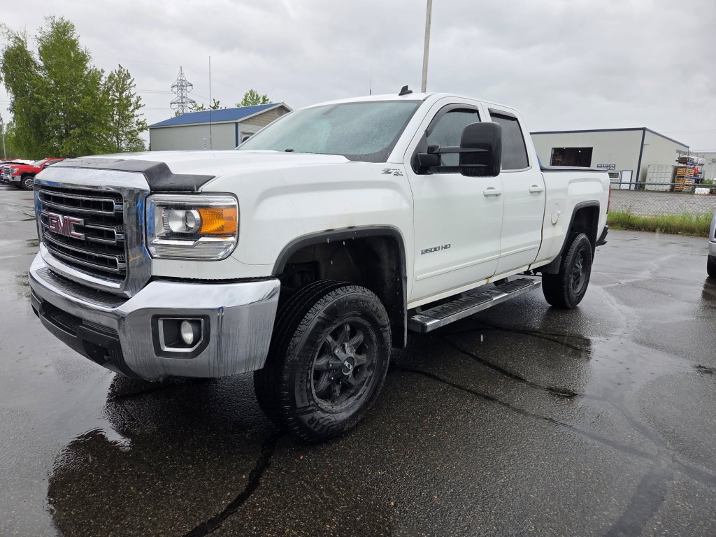 White (Blanc sommet) 2015 GMC Sierra 2500HD SLE Double Cab SB 4WD Pickup Truck Four-Wheel Drive Automatic