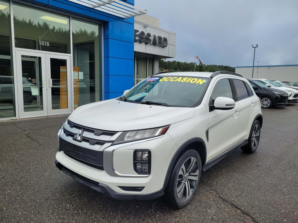 White (Blanc nacr) 2020 Mitsubishi RVR Automatic