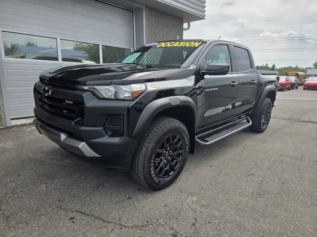 Black 2024 Chevrolet Colorado Pickup Truck Four-Wheel Drive Automatic