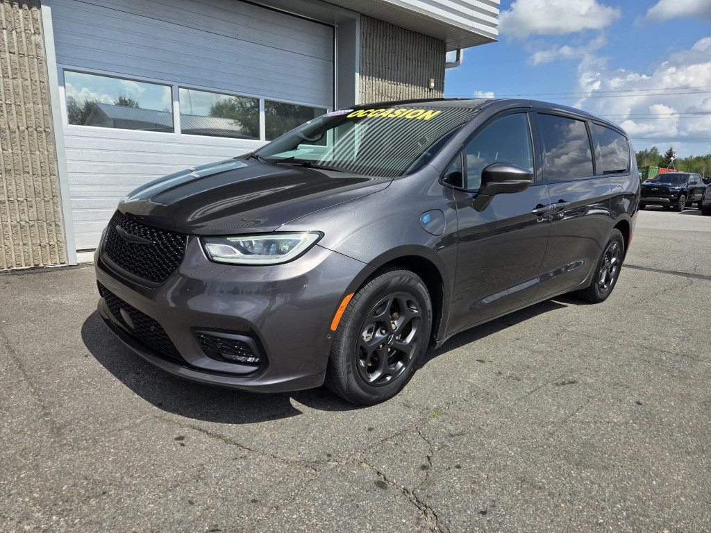 Gray 2022 Chrysler Pacifica Hybrid Minivan Front-Wheel Drive Automatic