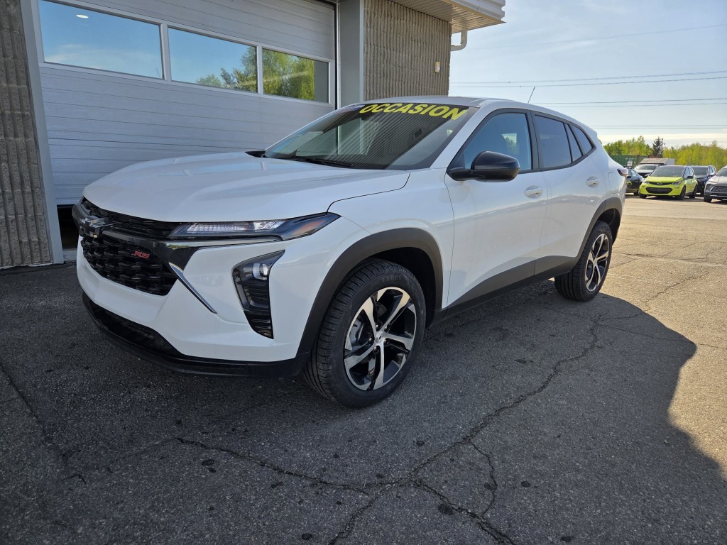 White 2025 Chevrolet Trax RS with 1RS FWD SUV / Crossover Front-Wheel Drive Automatic