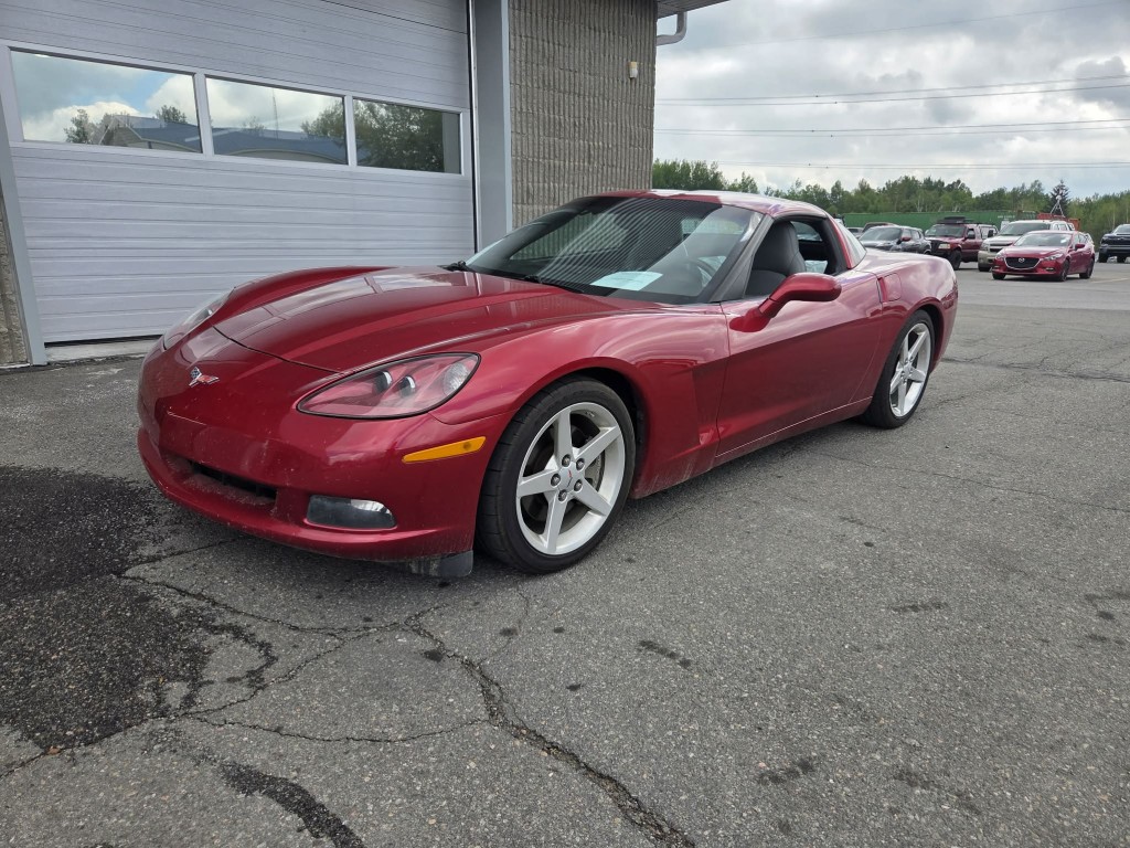 Red (ROUGE MAGNETIQUE METALLISE II) 2005 Chevrolet Corvette Coupe Rear-Wheel Drive Automatic
