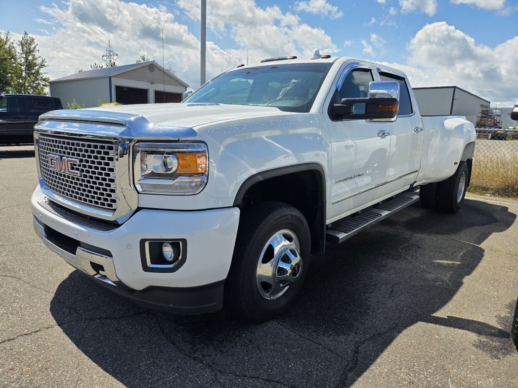 White (Blanc sommet) 2016 GMC Sierra 3500HD Pickup Truck Four-Wheel Drive Automatic