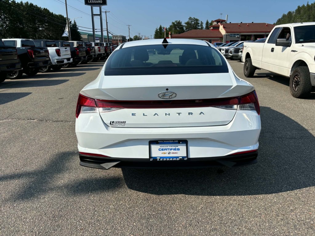 Hyundai Elantra 2023