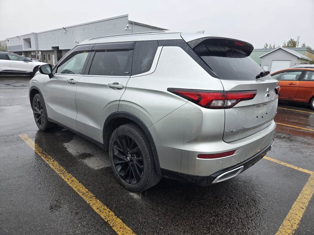 Mitsubishi Outlander 2023