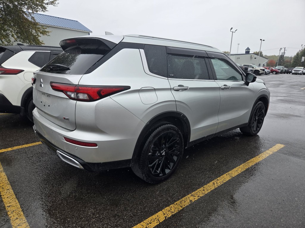 Mitsubishi Outlander 2023